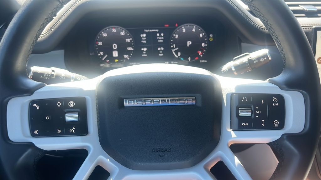Used 2025 Land Rover Defender 130 X-Dynamic SE AWD/4WD image 31