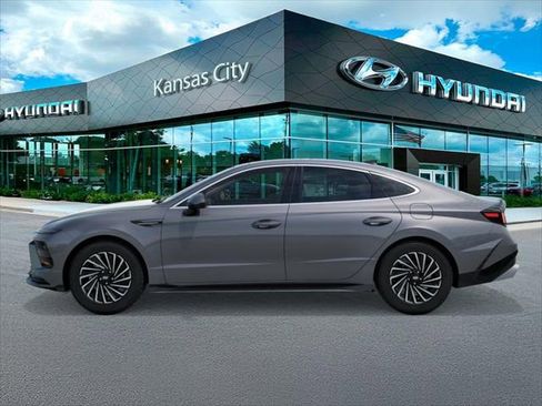 New 2026 Hyundai Sonata Limited FWD image 3