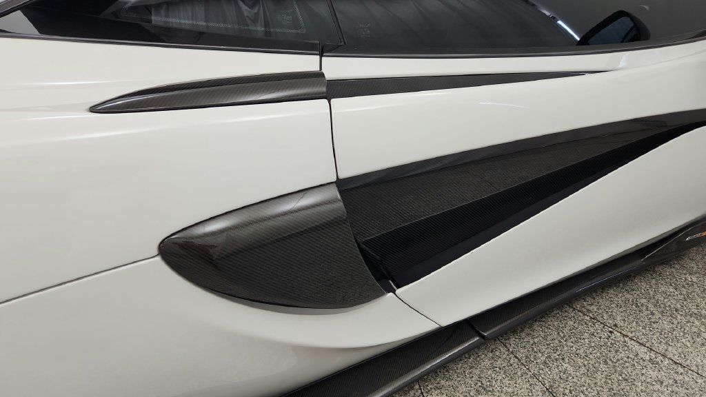Used 2019 McLaren 600LT RWD image 28