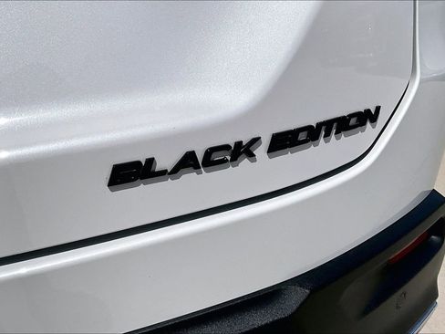 Used 2025 Honda Pilot Black Edition image 39