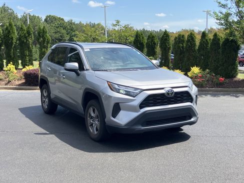 Used 2023 Toyota RAV4 XLE w/ Convenience Package FWD image 2