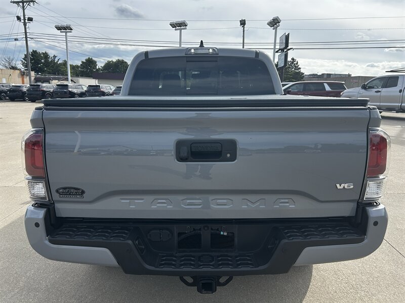 Used 2020 Toyota Tacoma TRD Sport w/ TRD Premium Sport Package AWD/4WD image 4