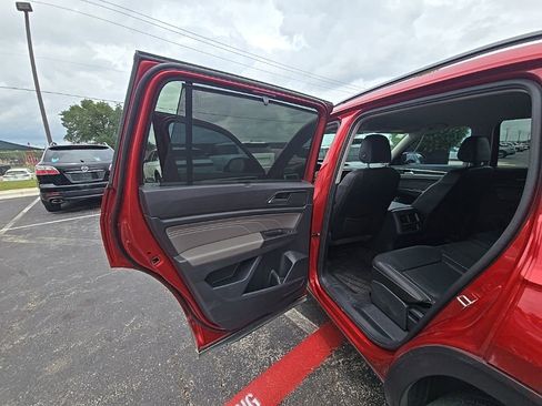 Used 2023 Volkswagen Atlas SE w/ Black Wheel Package FWD image 13
