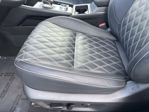 Used 2025 Mitsubishi Outlander SEL image 24