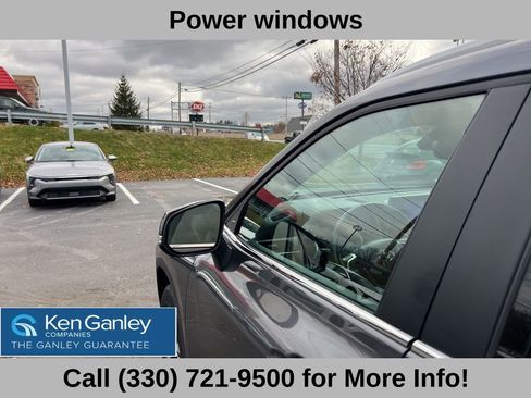 Used 2024 Toyota Highlander XLE image 24