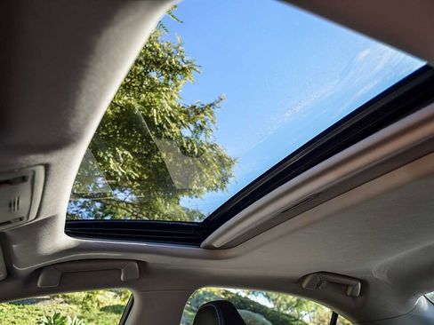 Used 2017 Lexus IS 200t image 30