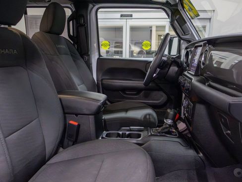 Used 2023 Jeep Wrangler Sahara image 12