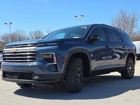 New 2026 Chevrolet Traverse LT w/ Sun and Wheel Package image 13