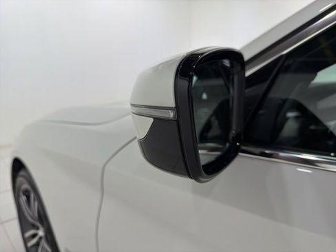 Certified 2023 BMW 530i xDrive w/ Premium Package AWD/4WD image 9
