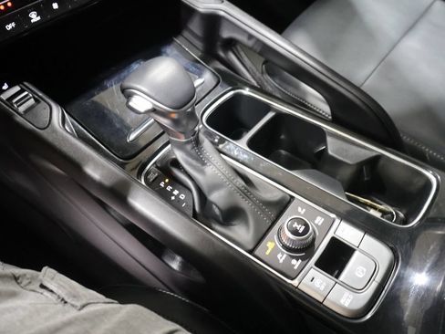 Used 2025 Kia Telluride S AWD/4WD image 28