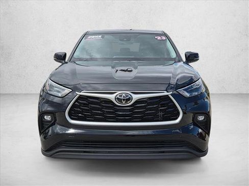 Used 2023 Toyota Highlander LE image 2