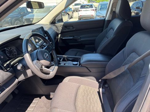 Used 2025 Nissan Pathfinder SV AWD/4WD image 23