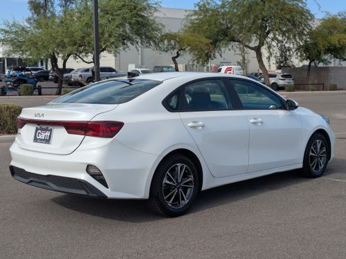 Used 2024 Kia Forte LXS FWD image 5