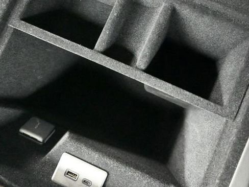 Used 2025 Cadillac Escalade ESV Premium Luxury image 30