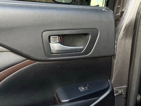 Used 2015 Toyota Highlander XLE image 43