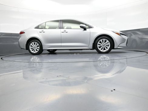 Used 2025 Toyota Corolla XLE image 28
