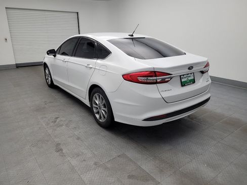 Used 2017 Ford Fusion SE image 5