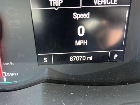 Used 2018 Chevrolet Trax LT w/ LT Convenience Package AWD/4WD image 17