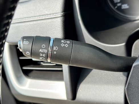 Used 2022 GMC Terrain SLT w/ Tech Package FWD image 25