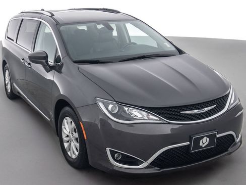 Used 2018 Chrysler Pacifica Touring-L w/ Premium Audio Group FWD image 1