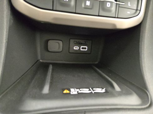 Certified 2023 GMC Acadia Denali w/ Denali Ultimate Package image 31