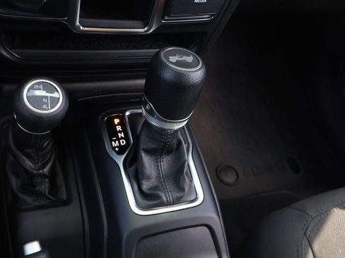Used 2022 Jeep Wrangler Unlimited Sport AWD/4WD image 26