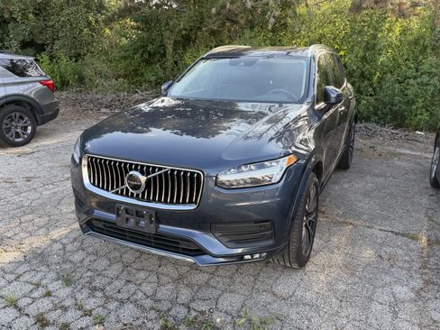 Used 2021 Volvo XC90 T5 Momentum w/ Climate Package AWD/4WD image 4