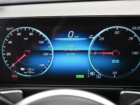 Used 2023 Mercedes-Benz EQB 300 4MATIC image 22