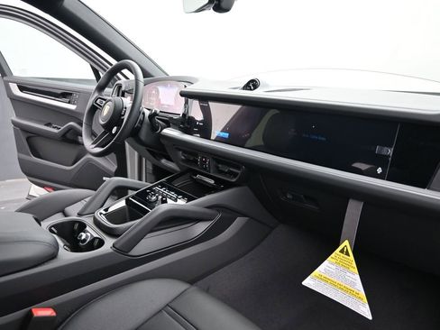 New 2025 Porsche Cayenne Coupe image 19