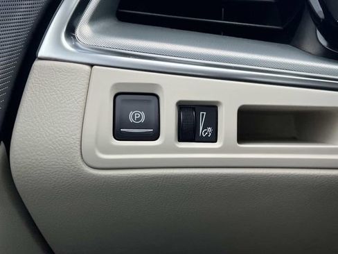 Certified 2023 Cadillac XT5 Premium Luxury AWD/4WD image 30