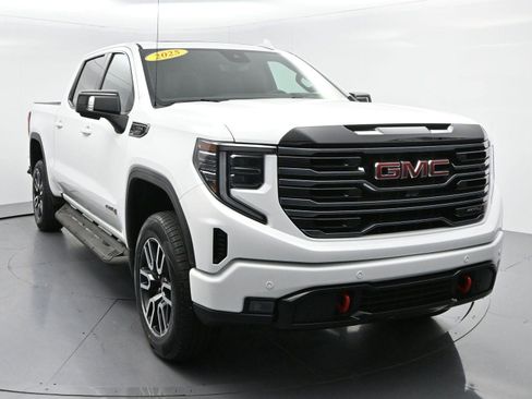 Used 2025 GMC Sierra 1500 AT4 w/ AT4 Premium Package AWD/4WD image 8