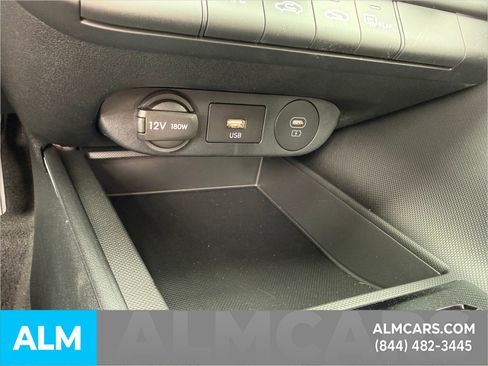 Used 2025 Hyundai Elantra SE image 16