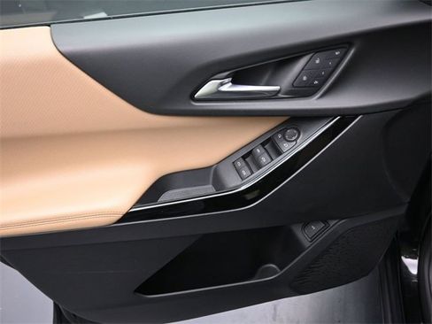 Used 2025 Chevrolet Equinox ACTIV w/ Safety and Technology Package image 19