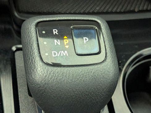 Used 2021 Nissan Rogue SV w/ Premium Package image 17