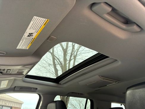 Used 2020 Cadillac Escalade Premium Luxury image 24