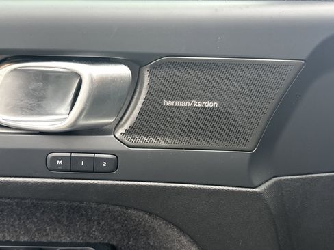 Used 2025 Volvo XC40 B5 Ultra image 13