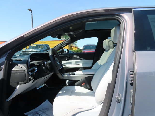 Certified 2024 Cadillac Lyriq Luxury AWD/4WD image 15