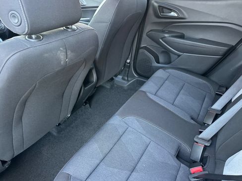 Used 2025 Chevrolet Trax LS w/ Driver Confidence Package FWD image 4