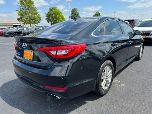 Used 2015 Hyundai Sonata SE w/ Option Group 09 FWD image 3