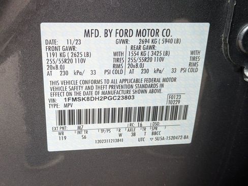 Used 2023 Ford Explorer XLT w/ Equipment Group 202A AWD/4WD image 29