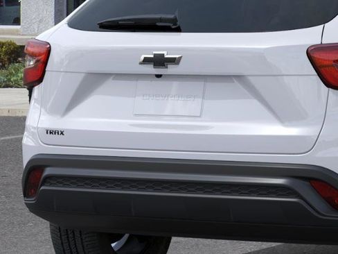 New 2026 Chevrolet Trax LS w/ LS Convenience Package FWD image 14