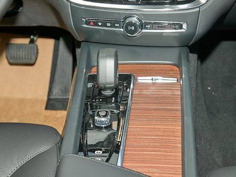 New 2026 Volvo V60 B5 Cross Country Plus w/ Climate Package AWD/4WD image 28