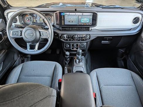 Used 2025 Jeep Wrangler Unlimited Sahara AWD/4WD image 3