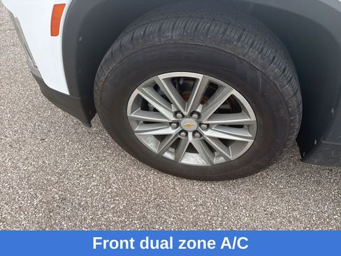 Used 2023 Chevrolet Traverse LT image 28