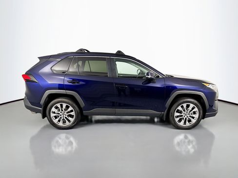 Used 2021 Toyota RAV4 XLE Premium AWD/4WD image 4