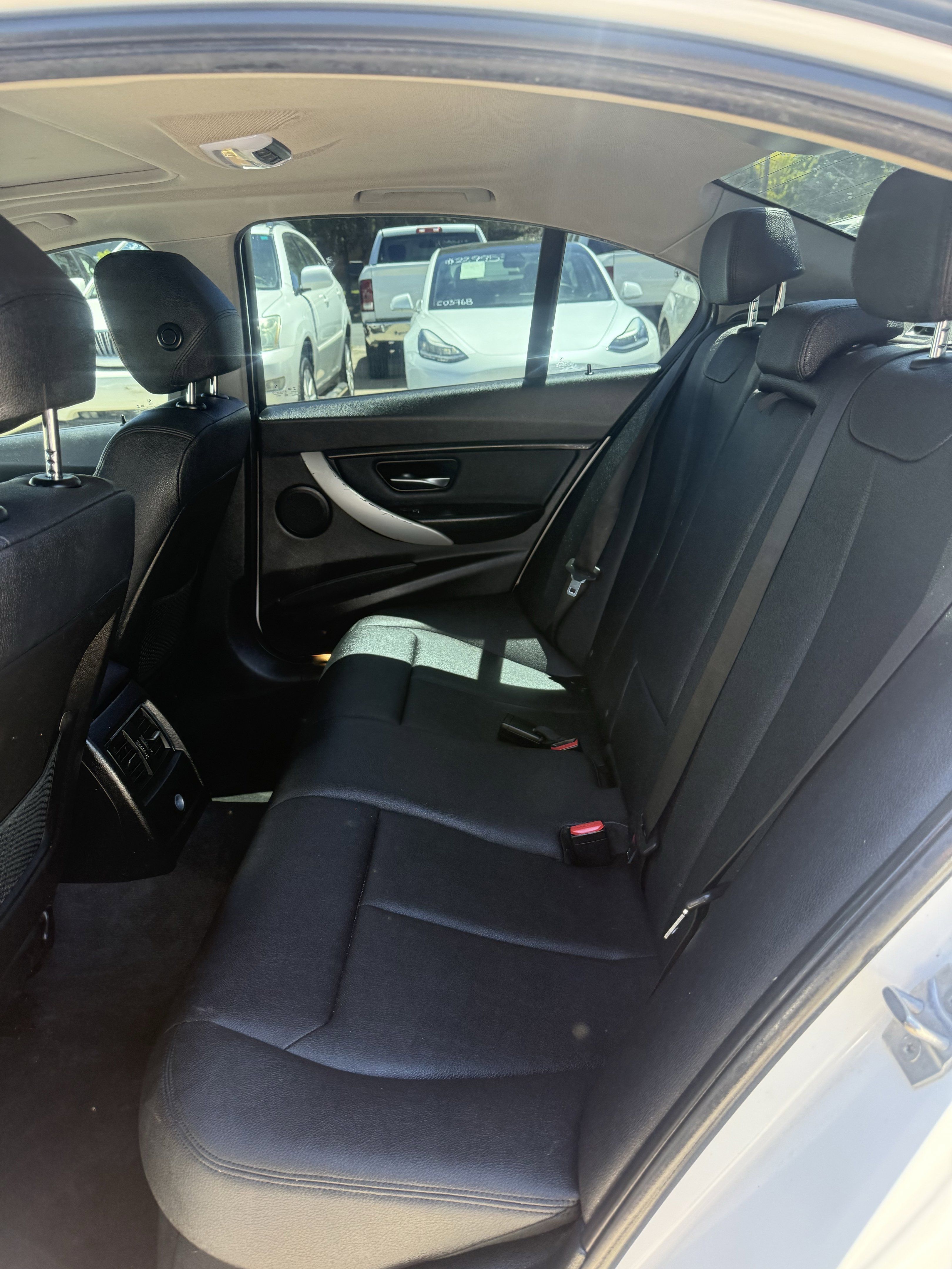 Used 2018 BMW 320i Sedan RWD image 10