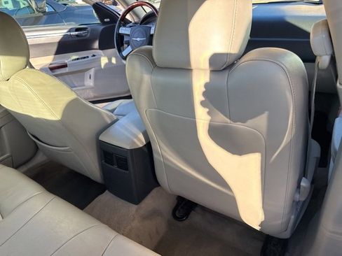 Used 2006 Chrysler 300 C image 30