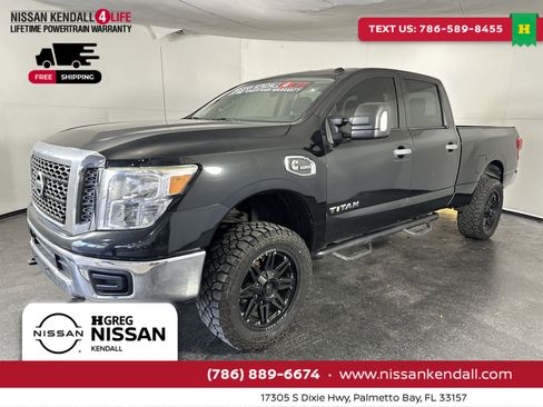 Used 2017 Nissan Titan SV image 6