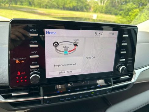 Certified 2024 Toyota Sienna XLE FWD image 24