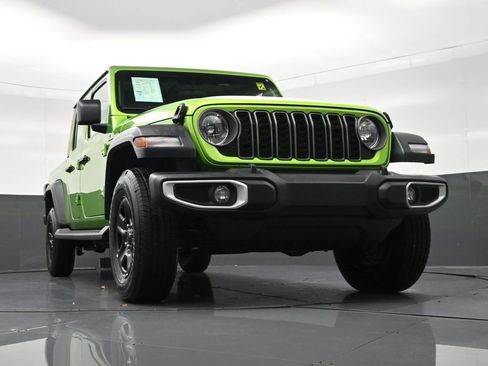 Used 2025 Jeep Gladiator Sport image 29